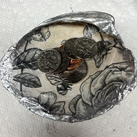 Hand Crafted Floral Silver and Cream Shell Trinket Dish - Picture 4 of 9